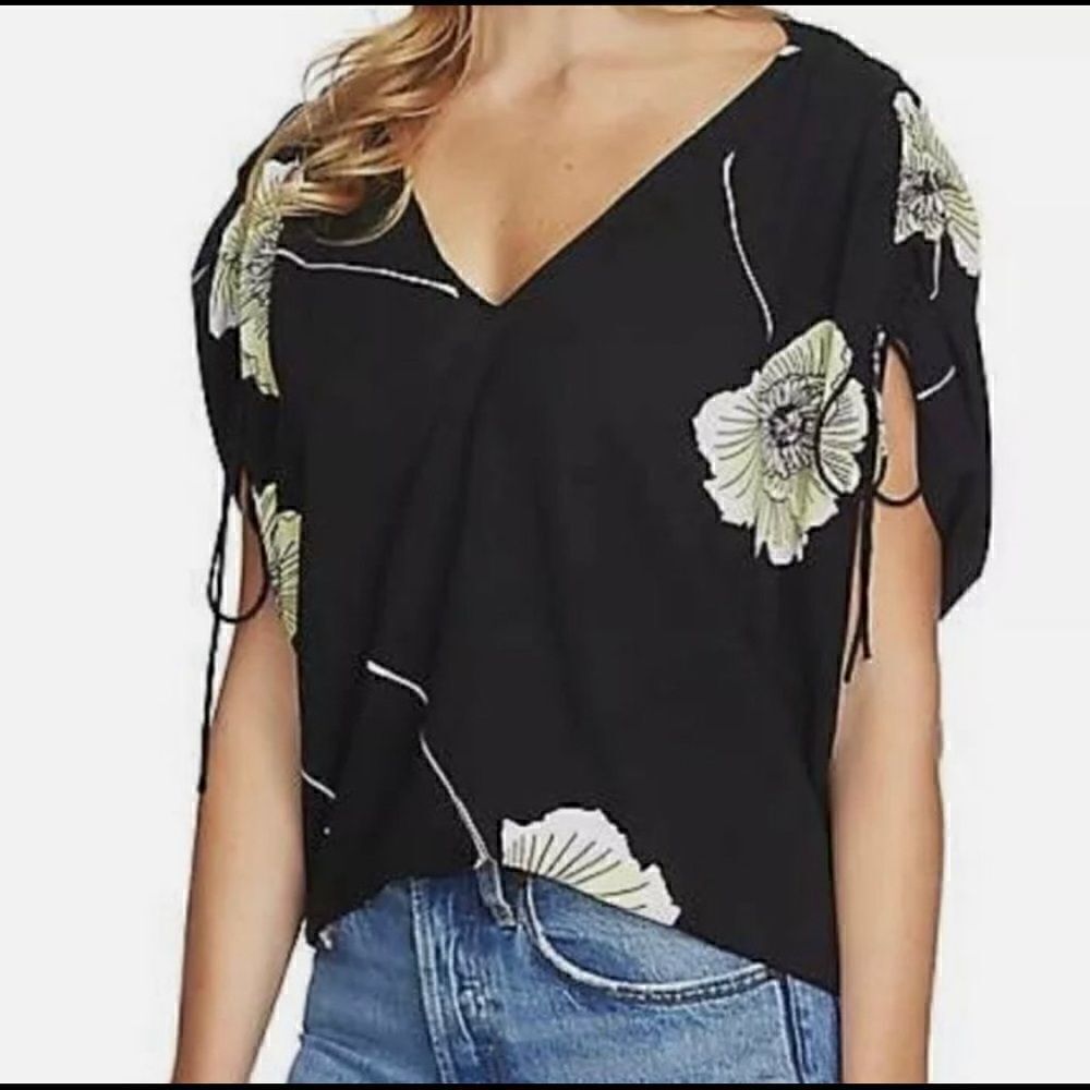 1. STATE | floral top v-neck top